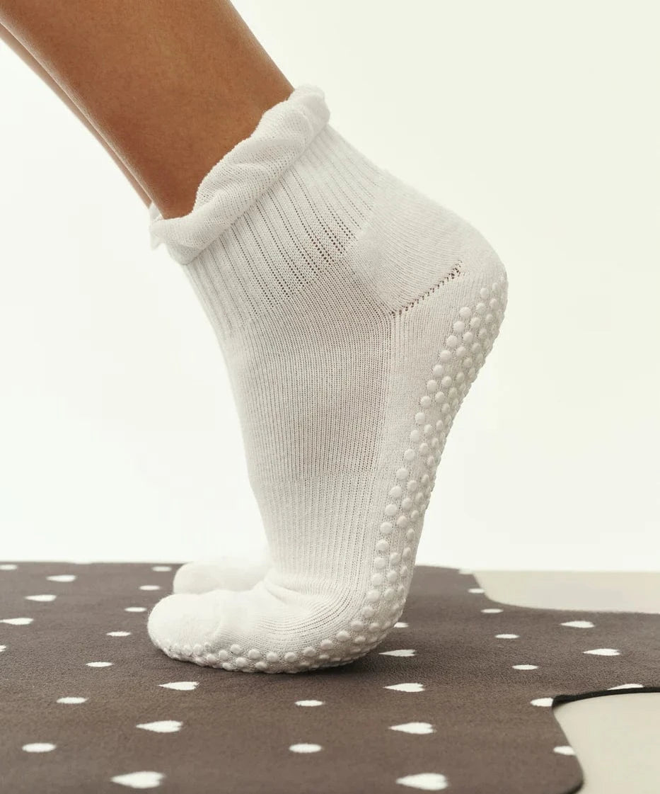 Move Active White Pilates Yoga Barre - Quarter Crew Socks